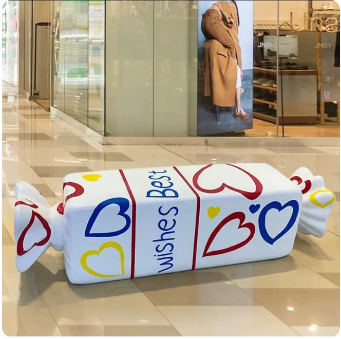 Sculptura din fibră de sticlă este mai ușoară și mai transportabilă decât materialele tradiționale de sculptură