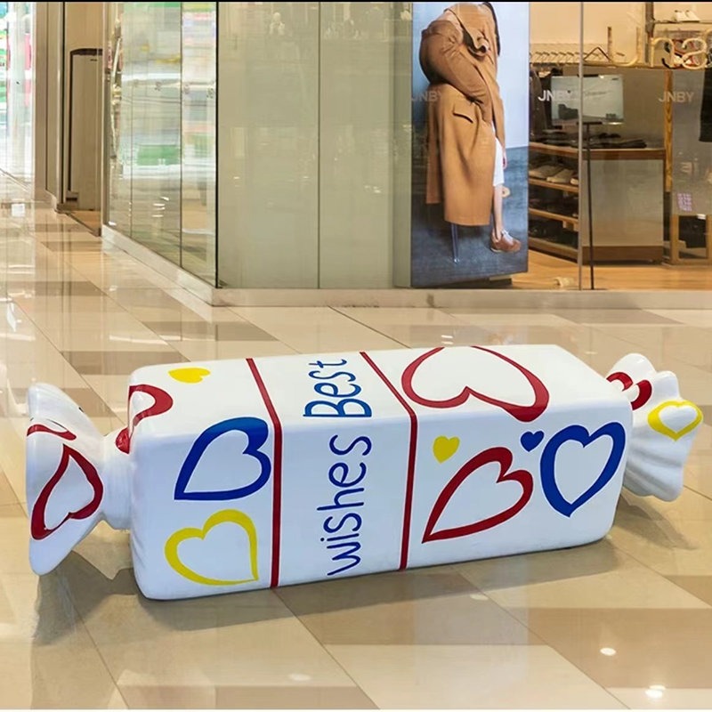 Ce măsuri de întreținere sunt necesare pentru sculpturile din fibră de sticlă în timpul afișării pe termen lung?
